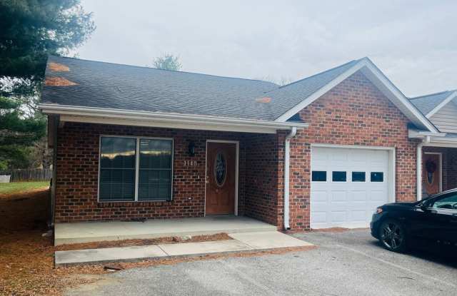 Photo of 3 Bedroom, 2 Bath Townhouse