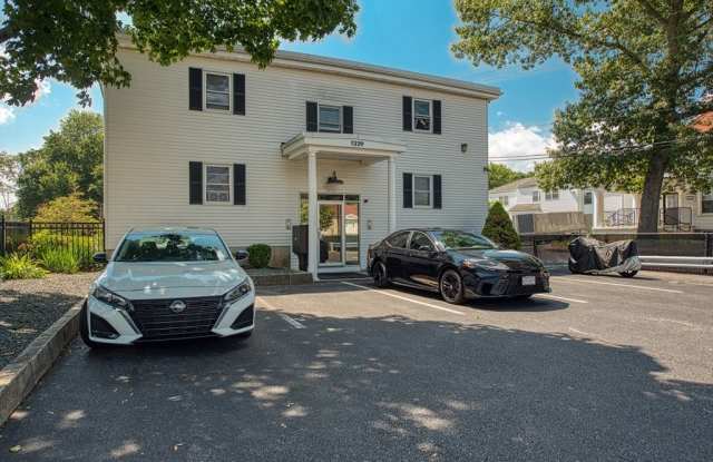 Photo of 1329 Main unit: 7