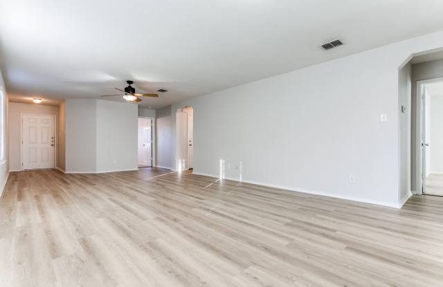 3/2/2 new flooring and interior paint