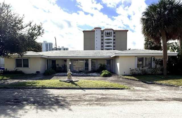 Photo of 3202 NE 7th PLACE