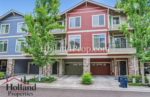 Pretty 2 Bedroom 2.5 bath Townhouse in a great location of Beaverton