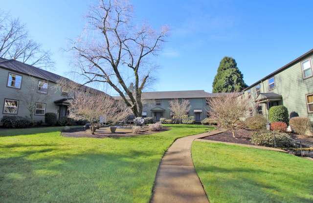 2 Bedroom Townhome-Style Creston-Kenilworth Condo - 3711 Southeast 42nd Avenue, Portland, OR 97206