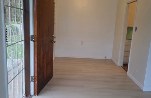 2908 Sunset Ave - Apartment