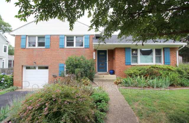 Photo of 1421 Mayflower Dr