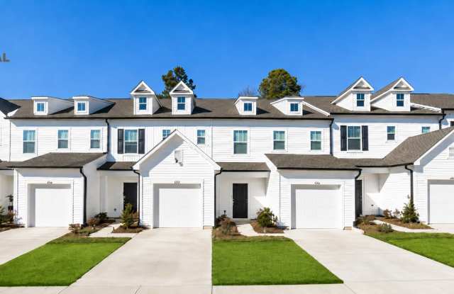Spacious 3 Bedroom Townhome minutes from I-85 - AVAILABLE AUGUST 2026