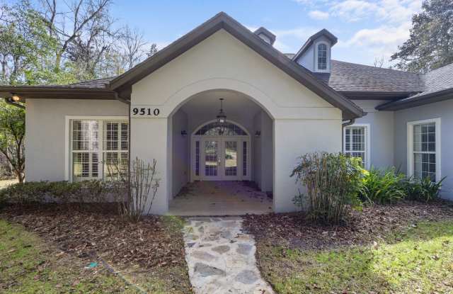 Executive Lakefront in Gainesville - Available NOW