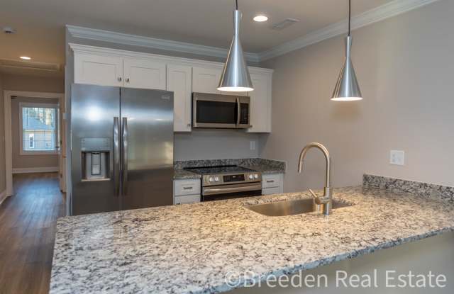 Photo of 808 5th Avenue Southwest