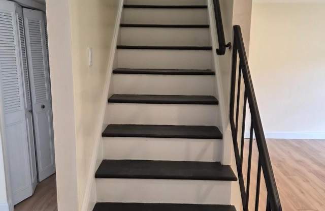 17 RITTENHOUSE Court