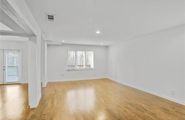 3036 Vinings Ferry Drive SE