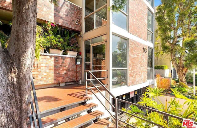 7949 Selma Ave unit: 12