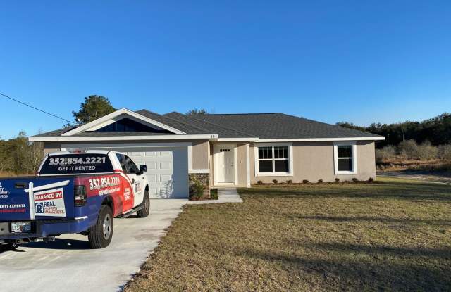 Photo of Available December 15th.....Custom Home - Desirable SE Ocala Neighborhood 3/2/2 **WON'T LAST**