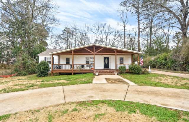 House in Auburn Available NOW!