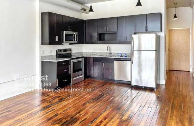 17 W Main St