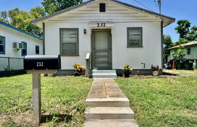 New & Improved 1 Bedroom and 1 Bathroom Home in the Center of San Marcos