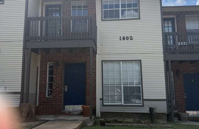 Photo of River Crossing - Near Downtown - 2BD /2.5BA - Townhome - Yard - Pet Friendly