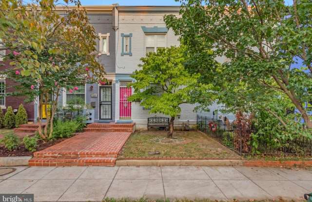 Photo of 107 15TH Street NE