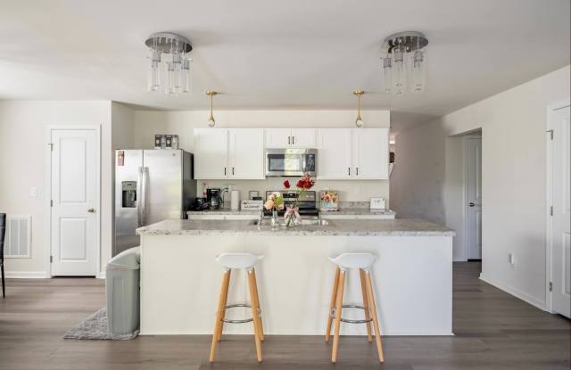 Room in 6 Bedroom Home at Skipjack Ln