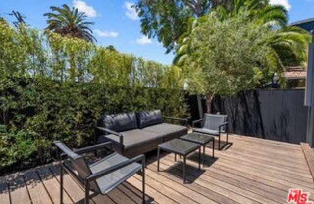 1527 Cabrillo Avenue