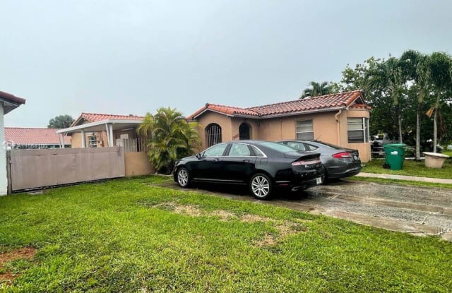 13485 SW 38th Ln - 13485 SW 38th Ln, Tamiami, FL 33175