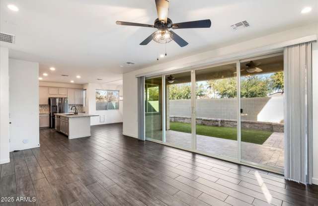 1288 E DERRINGER Way