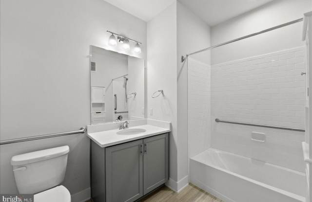 2320 FIELD POINT Road unit: 103