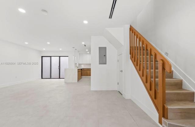 Photo of 6885 NW 169th St