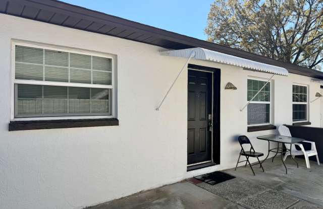 2 BEDROOM 1 BATHROOM IN SOUTH TAMPA !!!