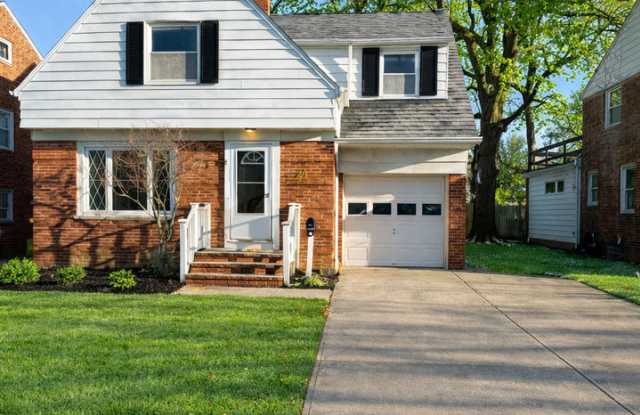 Updated 3-Bedroom Home in Lyndhurst Schools | Yard + Garage