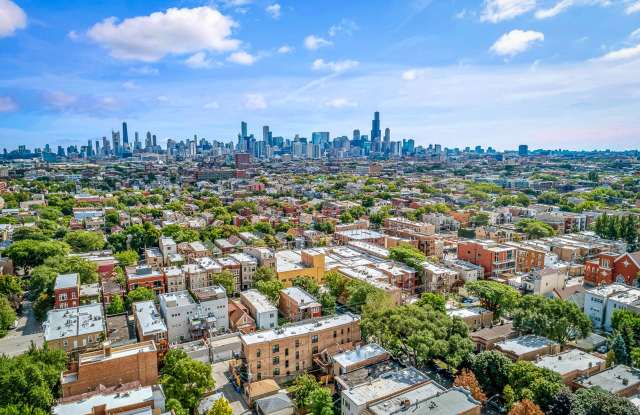 1022-24 N Damen / 2009 W Cortez