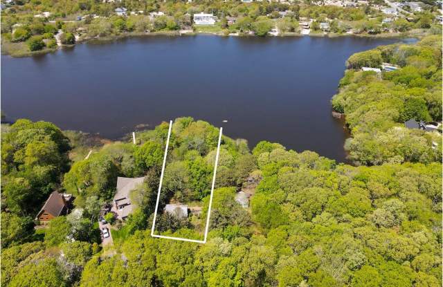 8415 Soundview Avenue