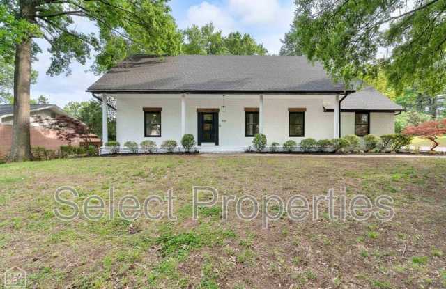 909 Pinecrest Drive