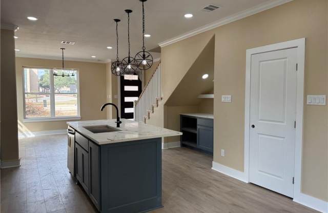 807 South Coulter Drive