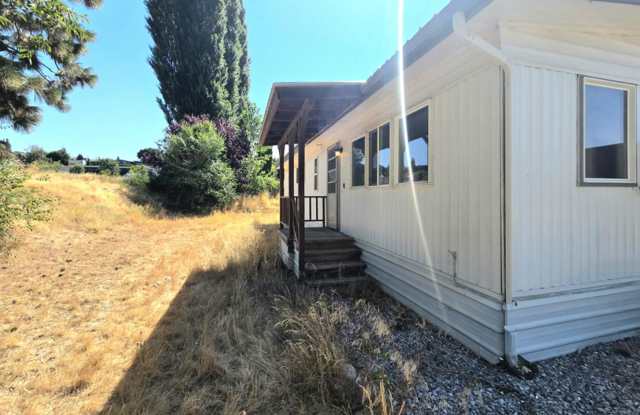 Cute 2-Bedroom & 2-Bathroom Single Family Home for Rent!
