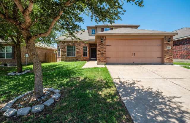 Attractive 4 Bedroom, 2.5 Bath, 2-Story Home in Manor!