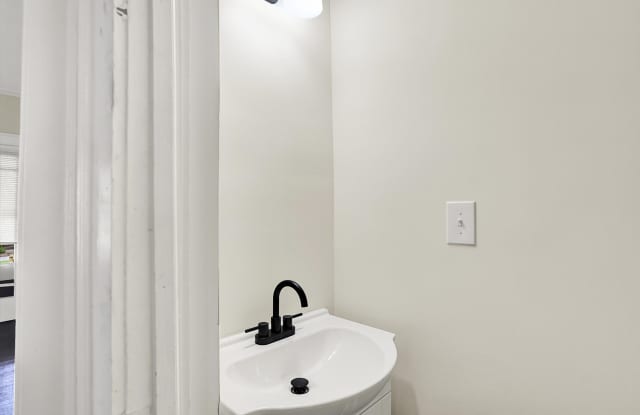 Photo of 626 North Riley Avenue