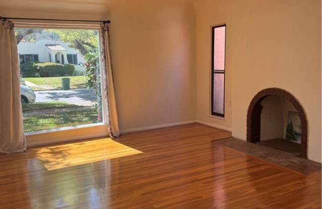 3033 Sherwood Avenue