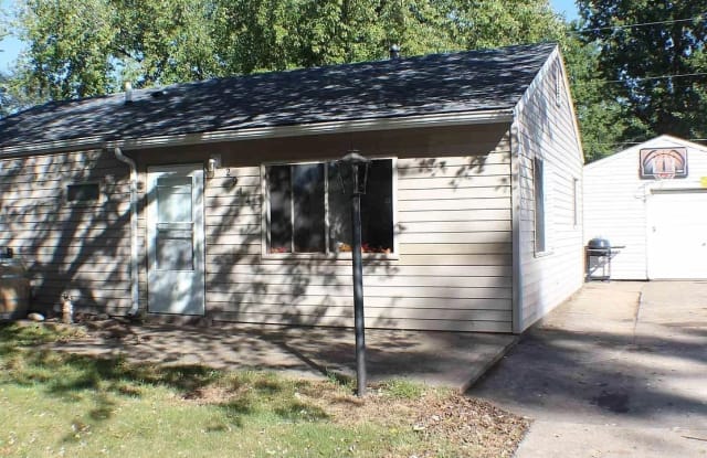 2914 W 67th Street - 2914 West 67th Street, Davenport, IA 52806