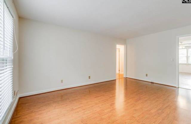 MOVE-IN READY IN FOREST ACRES!