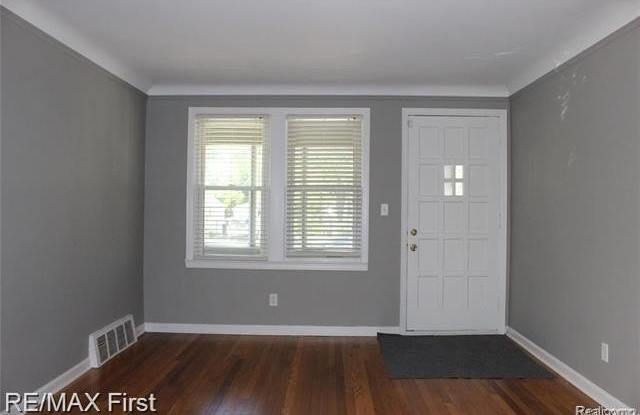 1546 W MARSHALL Street