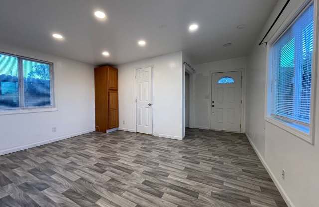 Lovely 2 Bedroom Downtown Antioch