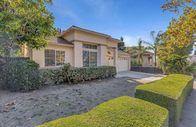 Bright 3 Bedroom Home with High Ceilings in Desirable San Jose Neighborhood