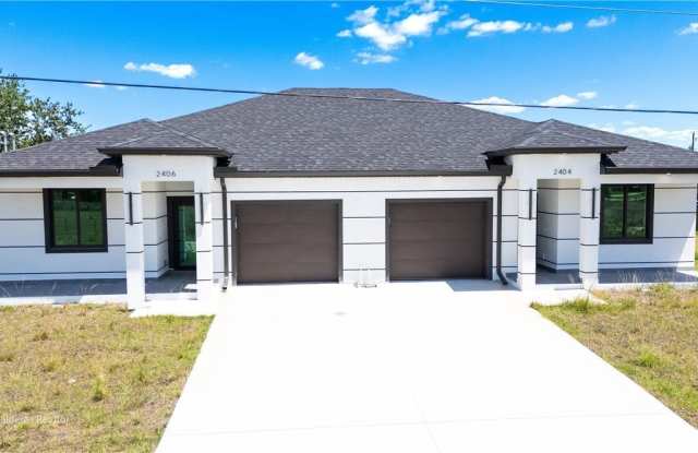 2404/2406 Crawford Avenue N