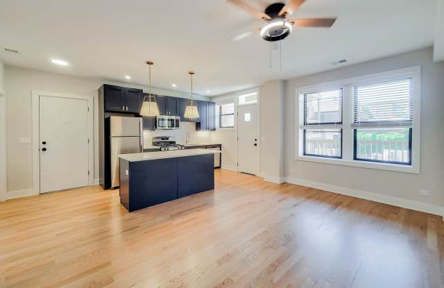 2020-36 W Montrose & 4405-09 N Seeley