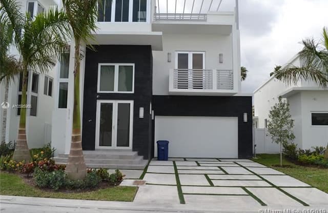 8310 NW 33rd Ter - 8310 NW 33rd Ter, Doral, FL 33122