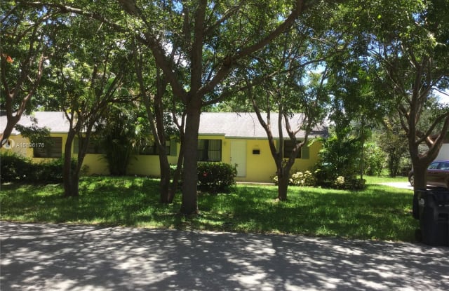 11301 SW 81st Rd - 11301 Southwest 81st Road, Pinecrest, FL 33156