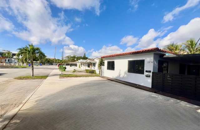 Photo of 3297 SW 26th St