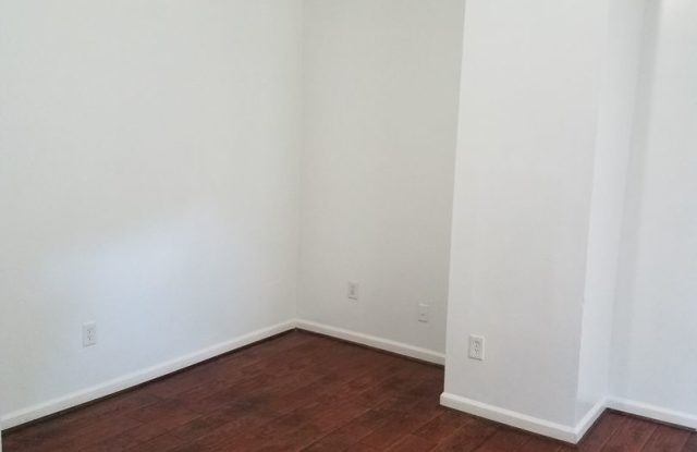 4 bedroom 2 bath unit within minutes of Old Dominion University