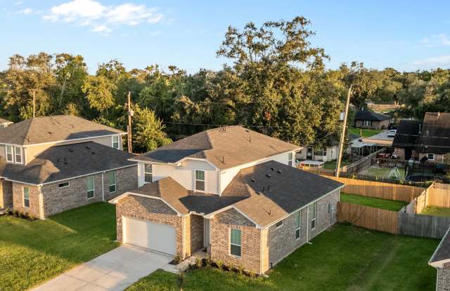 Photo of 401 Magnolia Ln