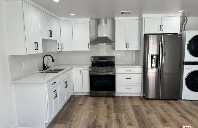 7718 N Glenoaks Blvd