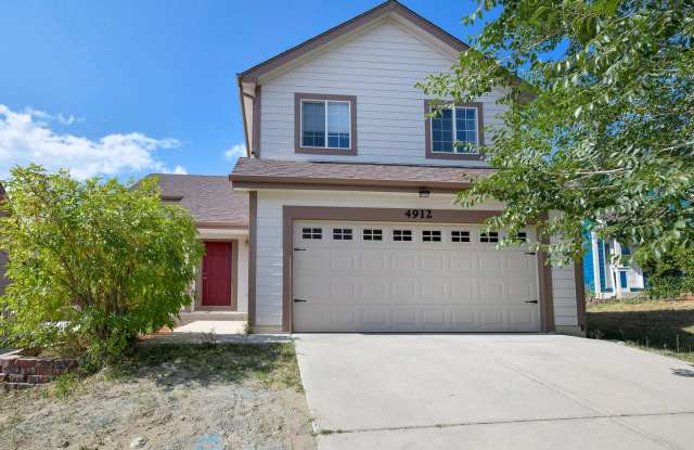 Stetson Hills Home with HUGE Yard!